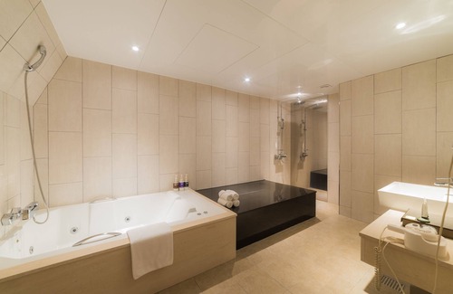 Ingye-dong Hotel | Reborn Suwon Silkroad Hotel