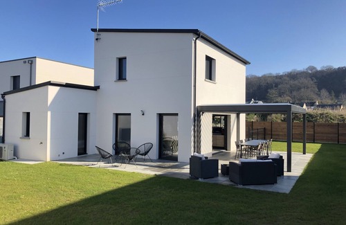 Jullouville House | Recent house, beaches and shops on foot
