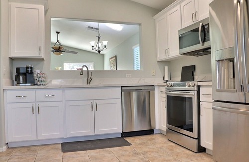 San Tan Valley House | Recent Reno fall 2024~ Big Bungalow with heated Pool! Steps to San Tan Highlands