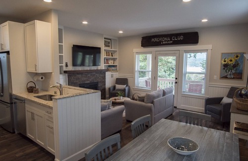 Eastsound House | Recently built Townhouse in Eastsound, walk everywhere!