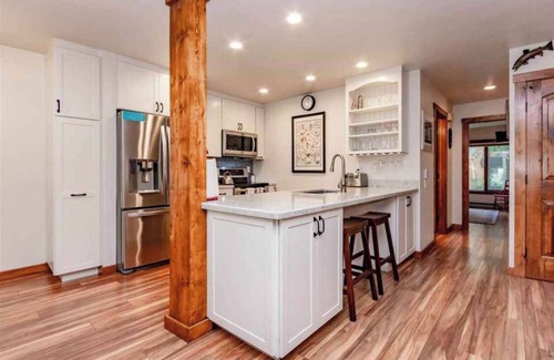 Mammoth Lakes Condo | Recently remodeled! Close to everything in majestic Snowcreek Resort