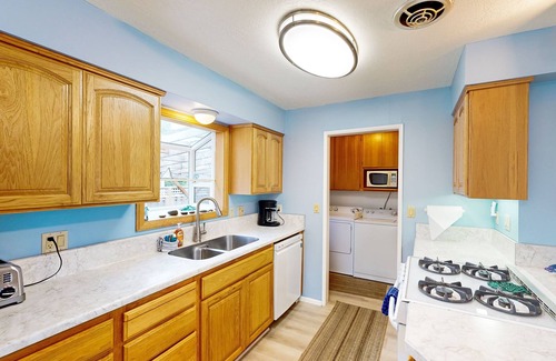 Downtown Cannon Beach House | Recently Remodeled Dog-Friendly Home Close to the Beach