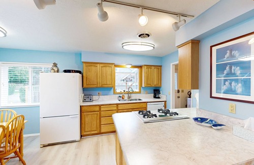 Downtown Cannon Beach House | Recently Remodeled Dog-Friendly Home Close to the Beach
