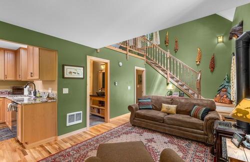 Mount Hood Village Cabin | Recently remodeled riverfront home with fireplace, firepit & W/D - dog-friendly