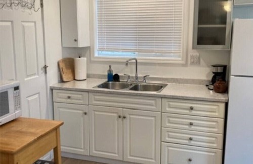 Regional District of Nanaimo Cottage | Recently reno'd cottage with private fenced yard, near beach, trails & village.
