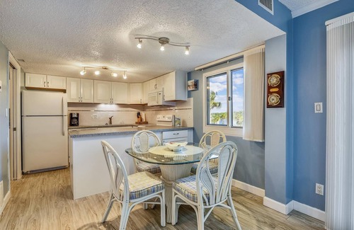 Sunnyside Condo | Recently renovated 2Bd, Sleeps 6 Pinnacle Port, w/Boat Ramp