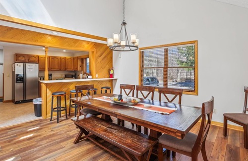 Timberline House | Recently renovated and freshly decorated-welcome to Mountain Getaway!