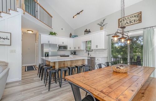 Wise House | RECENTLY RENOVATED - 180-degree views, 2-story boathouse & OPTIONAL BOAT RENTALS