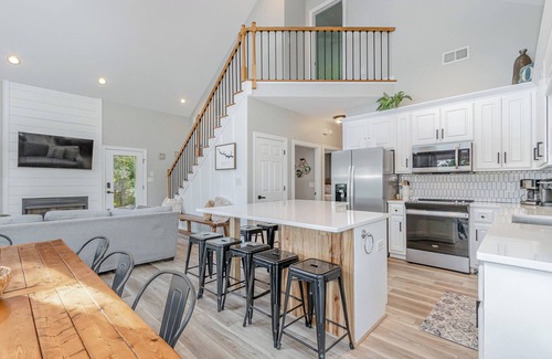 Wise House | RECENTLY RENOVATED - 180-degree views, 2-story boathouse & OPTIONAL BOAT RENTALS