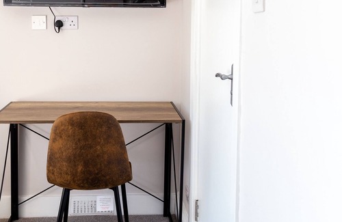 Harrow Other | Recently renovated, opulent town centre 5-bed house with driveway for 2 cars