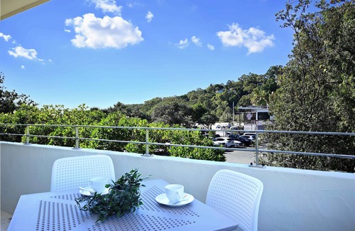 Noosa Heads Apartment | Recently renovated Portofino 6 - Beach-side holiday.