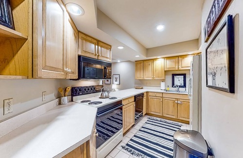 Ludlow Condo | Recently Renovated Ski-In/Out Condo w/Fireplace, Shared Pool, Hot Tub, Sauna