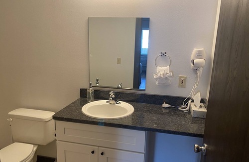 Davenport Apartment | Recently Restored Old Motel Over Looking Lake Roosevelt
