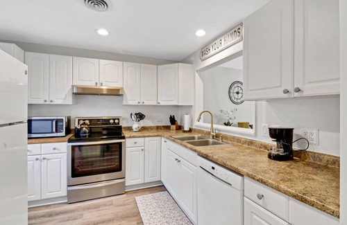 Palmetto Dunes Villa | Recently updated with private patio and steps away from the beach