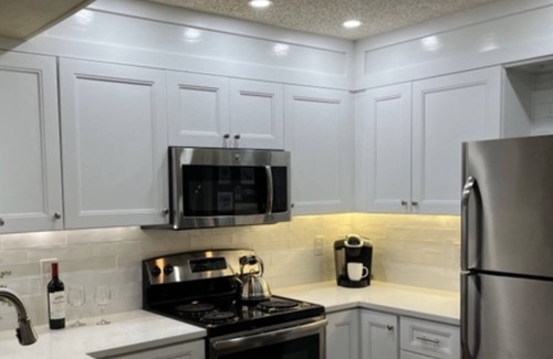 Myrtle Beach Condo | RECENTLY UPDATED. -Direct Oceanfront Shore Dr. Pelican's Landing 3BR/2.5BA Condo
