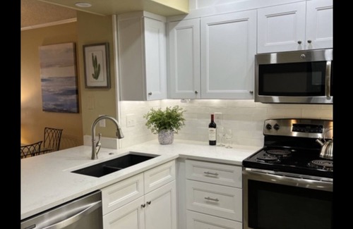 Myrtle Beach Condo | RECENTLY UPDATED. -Direct Oceanfront Shore Dr. Pelican's Landing 3BR/2.5BA Condo