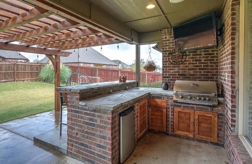 Glenpool House | Recently Updated Home with outdoor grilling area and movie room