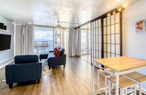 Kahana Condo | Recently-updated oceanfront condo with pool - half-mile to beach