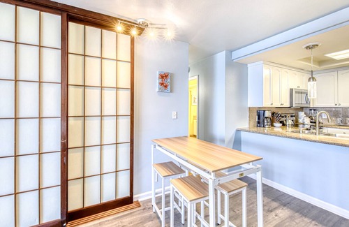 Kahana Condo | Recently-updated oceanfront condo with pool - half-mile to beach