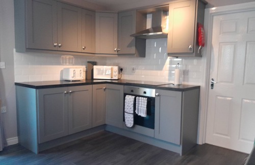 Coleraine House | RecentlyRefurbished-Sleeps8-FreeParking