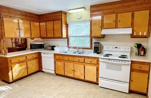 Ocracoke House | Recovery Room: Pet friendly, spacious home, screened porch and deck.
