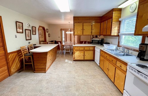 Ocracoke House | Recovery Room: Pet friendly, spacious home, screened porch and deck.