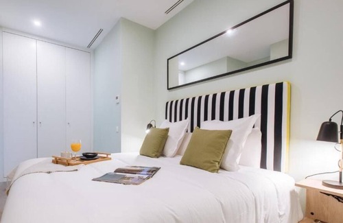 San Gil Apartment | Recreate Sensational Memories! 4 Alluring Units, few steps to Puente de Alamillo