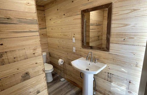 Mineral Wells RV Rental | Recreational vehicle (RV) ∙ 1 bedroom ∙ 4 guests