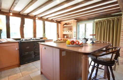 Bury St Edmunds Cottage | RECTORY FARM COTTAGE, ROUGHAM, pet friendly in Bury St Edmunds