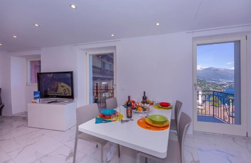Ronco sopra Ascona Apartment | Red And Yellow Apartments - Happy Rentals