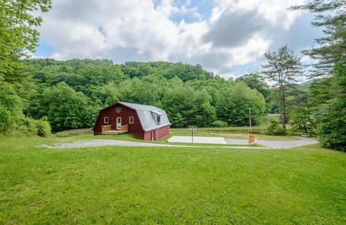 Elk Park House | Red Barn on 95 Acre Mountain Ranch