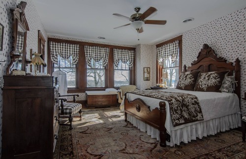 Higginsville Other | Red Brick Farmhouse B&B - John & Hilda's Room