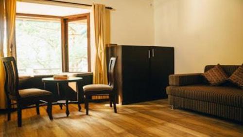Malviya Nagar House | RED BRICK HOME BY EARTHAA ESCAPES