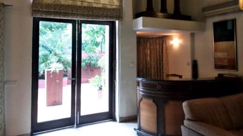 Malviya Nagar House | RED BRICK HOME BY EARTHAA ESCAPES