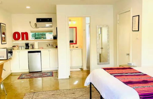 Hyde Park Apartment | "Red Cactus Studio 1" Walkable Artsy Montrose Area in Hip Mid-town. Pet friendly