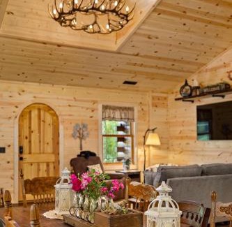 Mansfield House | Red Cardinal Lodge