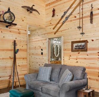 Mansfield House | Red Cardinal Lodge