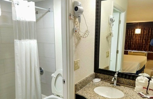 Fort Lauderdale Hotel | Red Carpet Inn Airport and Cruise Port Hotel Fort Lauderdale