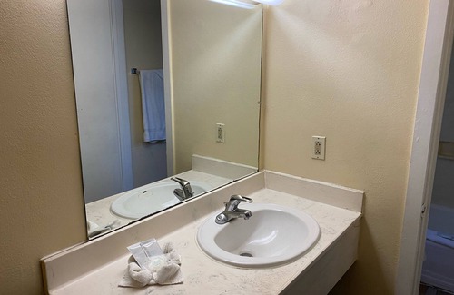 East Texas Hotel | Red Carpet Inn Allentown Hausman Road