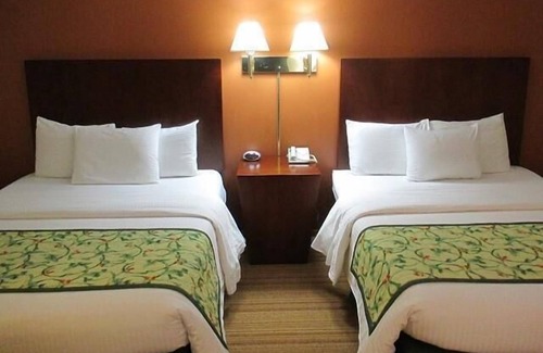 Plymouth Hotel | Red Carpet Inn & Suites