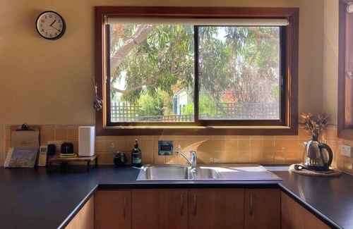 Port Campbell House | Red Cedar Cottage Coastal Retreat wood fire GOR