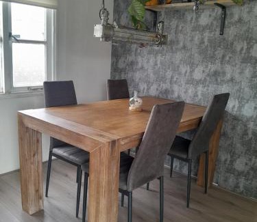 Anloo Ski Chalet | Red Cedar