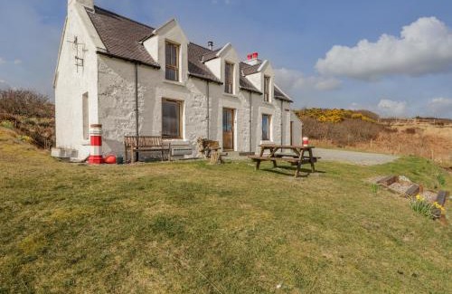 Colbost House | Red Chimneys Cottage
