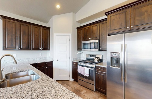 Sienna Hills House | Red Cliffs Townhouse in Washington, outdoor pool + near Zion National Park
