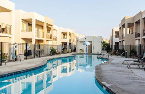 St. George House | Red Desert Loft Resort 37 Pickleball Courts, Foosball, Resort Pool with Waterslide & Jacuzzi!