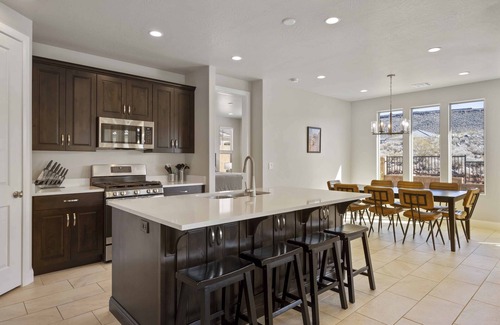 Washington House | Red Desert Retreat: Pickleball, Dog Friendly, Spa