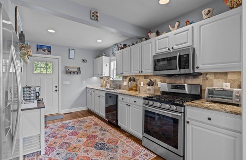 Wilmington House | Red Door at Ardmore | Pet Friendly | Walk to Cargo
