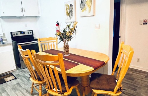 Alexandria House | Red Door Lodge of Alexandria Charming 2-bedroom with WiFi and AC in amazing