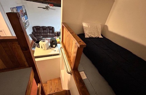 Homer House | Red Door Lodge