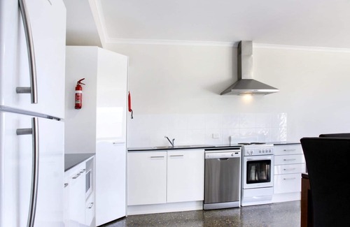 Melville Apartment | Red Door Retreat - Dog Friendly - Off peak special!